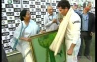 Mamata Banerjee felicitates Sachin Tendulkar after the end of his penultimate match in Test Cricket